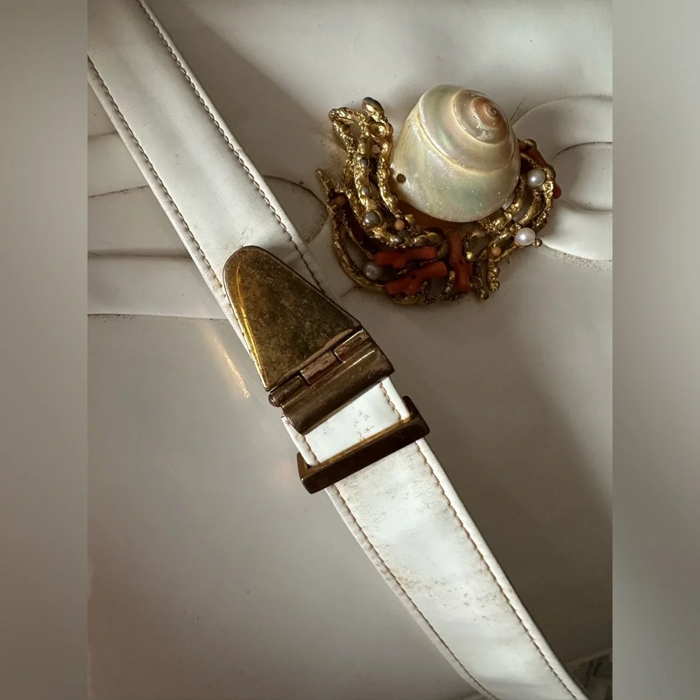 Martin Van Schaak Vintage White Patent Leather w/ Shell Ornament- Vintage Lux